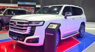 Toyota Land Cruiser Hybrid chào sân Đông Nam Á: Biến thể mạnh nhất lịch sử dòng xe, giá quy đổi gần 3 tỷ đồng